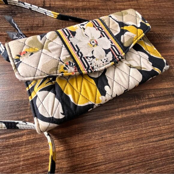 Vera Bradley Quilted Strap Wallet Crossbody Wallet Purse in Dogwood - Picture 1 of 7